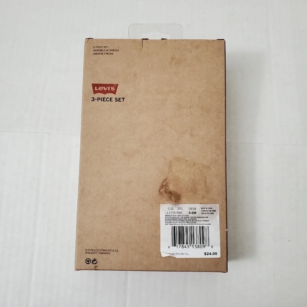 Levi's Newborn Bodysuit, Bib, Booties Red 3 piece Gift Box Set 0-6 Months‎